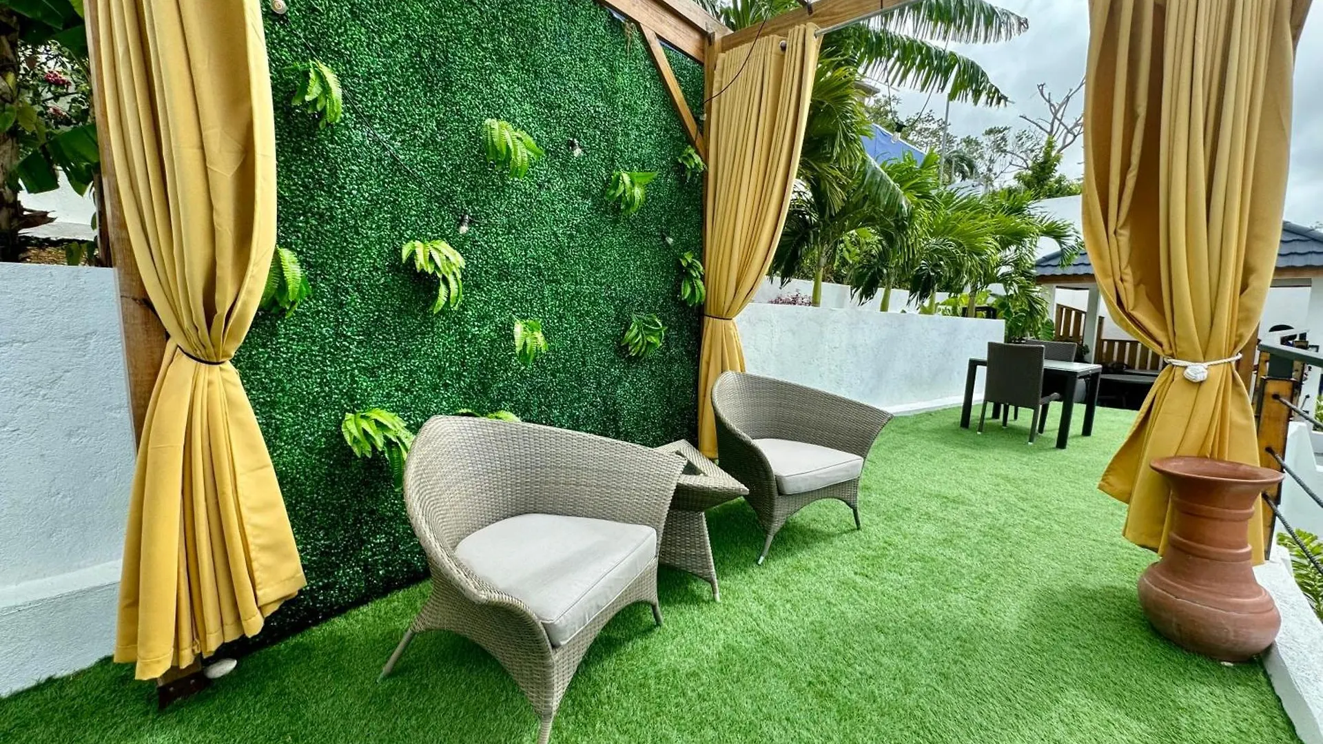 Hospitality Expert Bts 7 - Pool Beach & Bar Montego Bay Kro