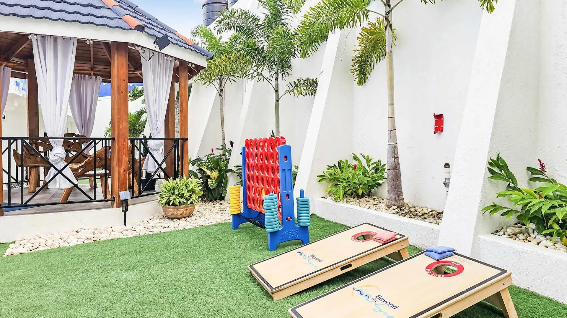 Hospitality Expert Bts 7 - Pool Beach & Bar Montego Bay Kro